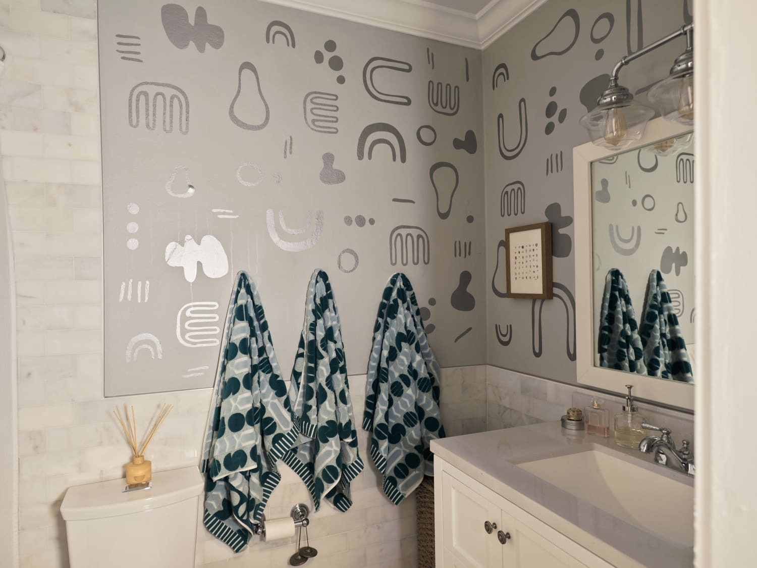 Suction cup hooks best sale for painted walls